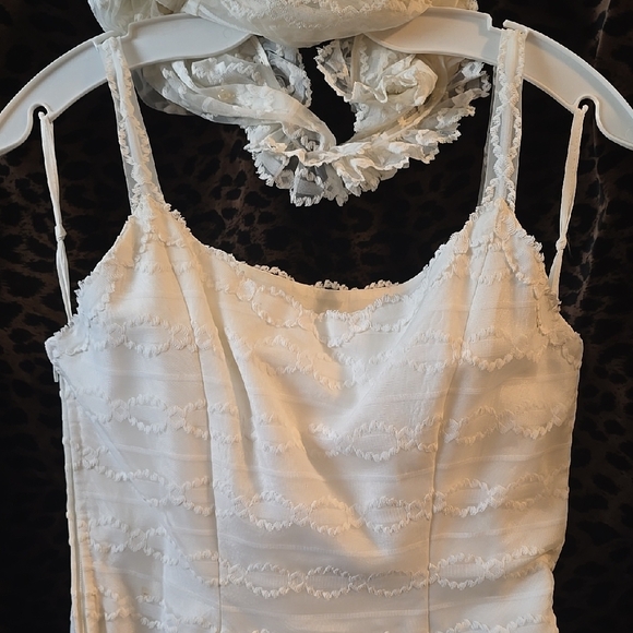 Elegant White Lace Dress - Picture 6 of 15